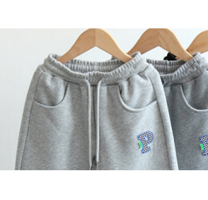 装新款儿童裤子男童拼接运动裤女童字母卫裤宝宝宽松长裤潮